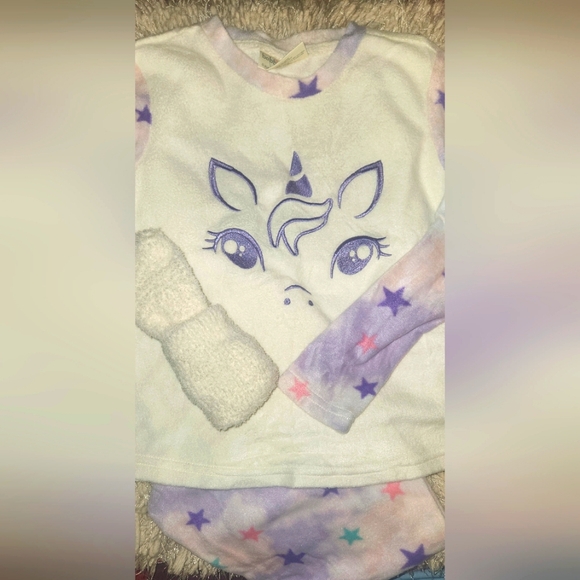 NWT GIRL UNICORN FLEECE PAJAMAS w/SOCKS, 2 HAT/GLOVE SETS & EARMUFFS (Size 6/6X) - Picture 1 of 4